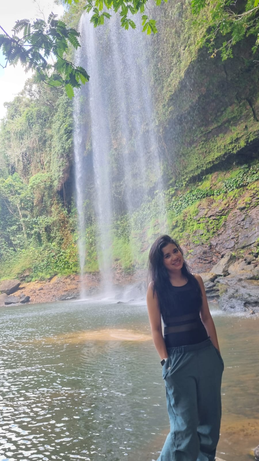 Samuel y Maryi en las cascadas